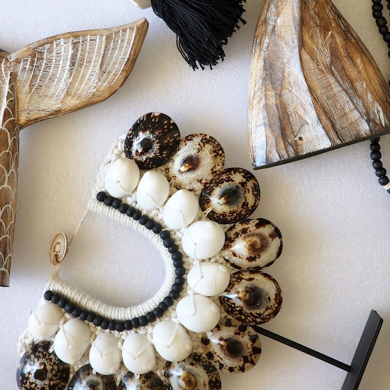 Tribal Shell Necklace | Stand